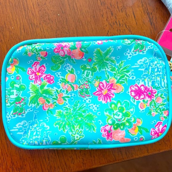 🛑SOLD🛑 NWT Disney x Lilly Wristlet - Picture 1 of 3